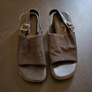 Women's sandal shoes